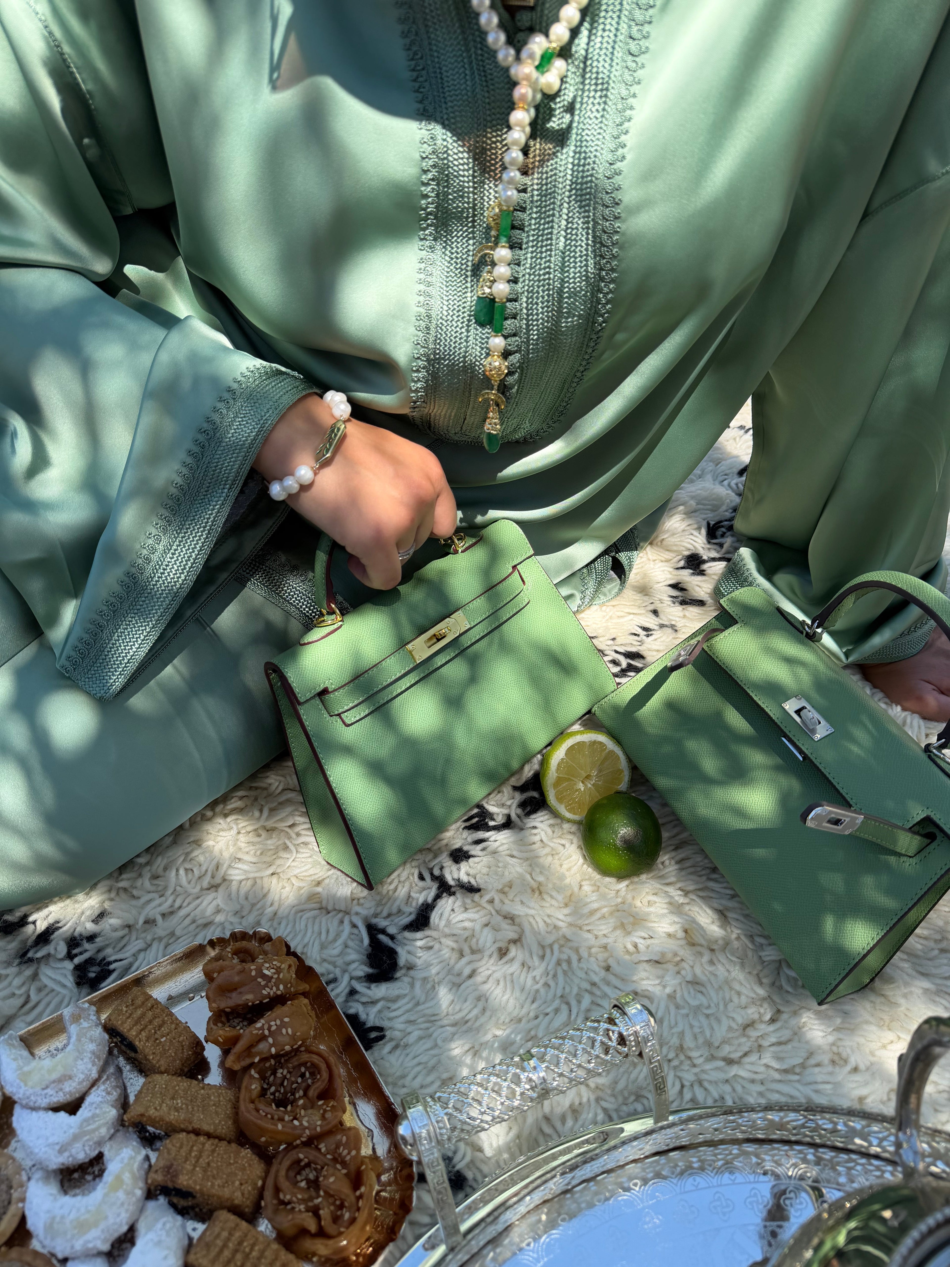Jabador RIM avec sac Kelly vert et chapelet de perles